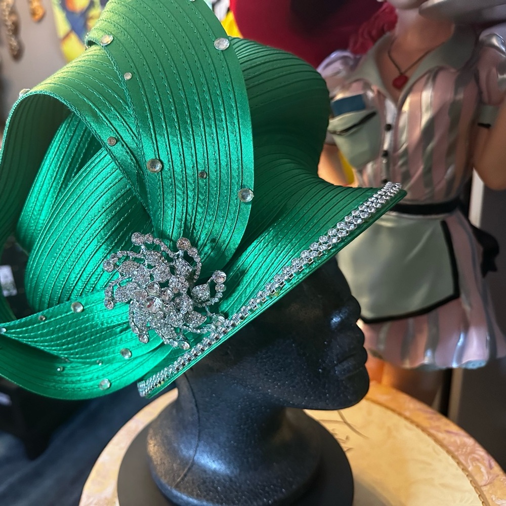 Elegant Green Hat with Rhinestone Detailing
